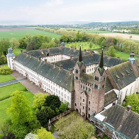 Luxus Wohnen Im Schloss Corvey Fuer 1-6 Gaeste Im Unesco Weltkulturerbe Hoexter Weserbergland Free W-Lan Parken Netflix Fuer Familien Paare Und Geschaeftsreisende Inkl Handtuecher Seife Nintendo Switch Uvm Екстериор снимка